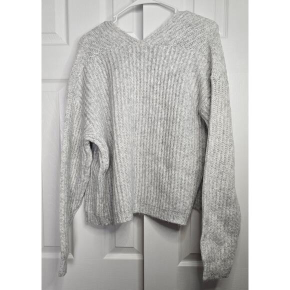 Universal Thread Women's Light Grey Cardigan Sweater- Size Medium - Picture 2 of 4